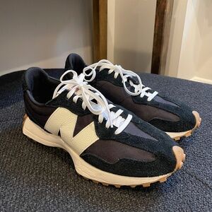 Like New! New Balance Classic 327 Sneakers